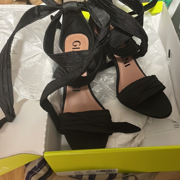 Gianni Bini
Astraahh Ankle Wrap Block Heel Sandals worn once super cute - - Picture 5 of 6